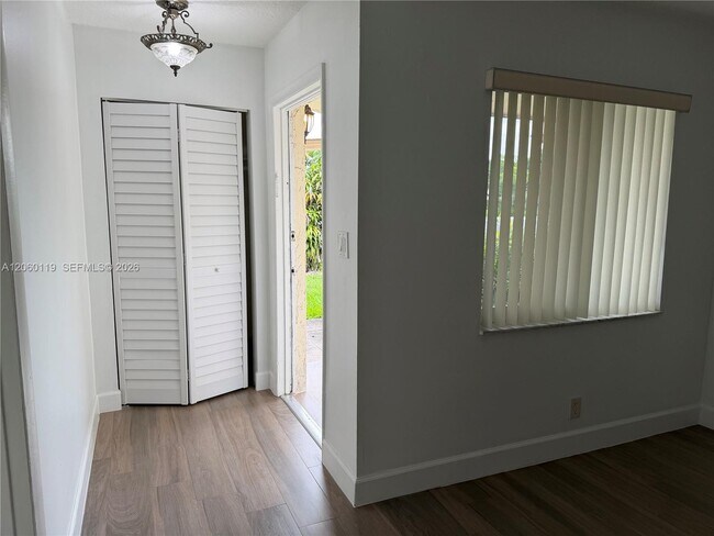 Foto del edificio - 4171 NW 110th Ave