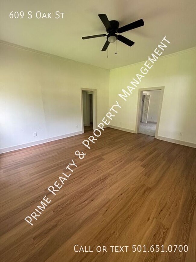 Foto del edificio - 609 S Oak St