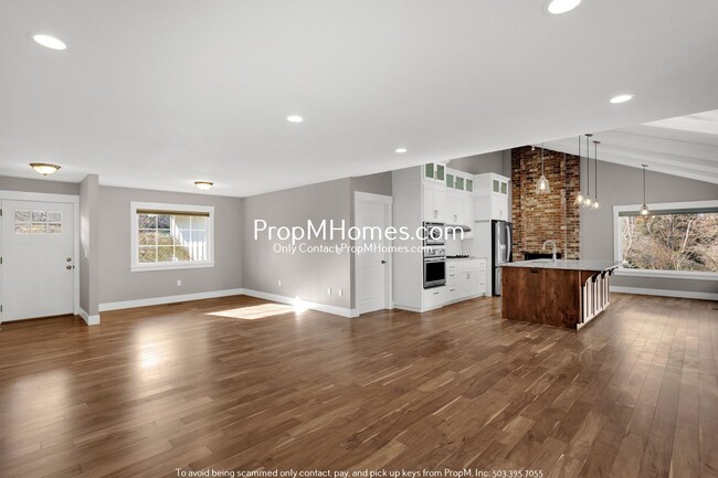 Building Photo - Newly Renovated 5 Bedroom Stunner in West ...