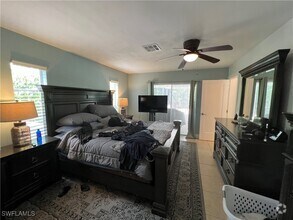Building Photo - 858 Rose Way