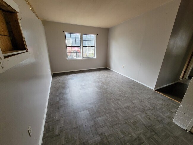 Building Photo - 4606 Rochester Dr