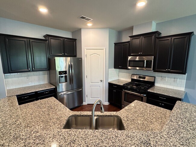 Foto del edificio - 4011 Black Walnut Wy