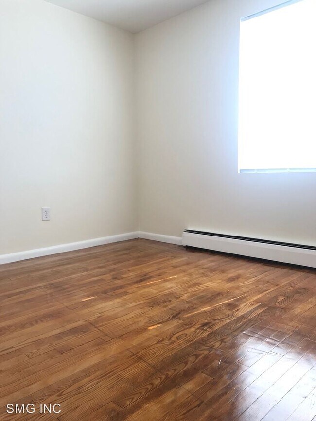 Foto del edificio - 77 Bernier St