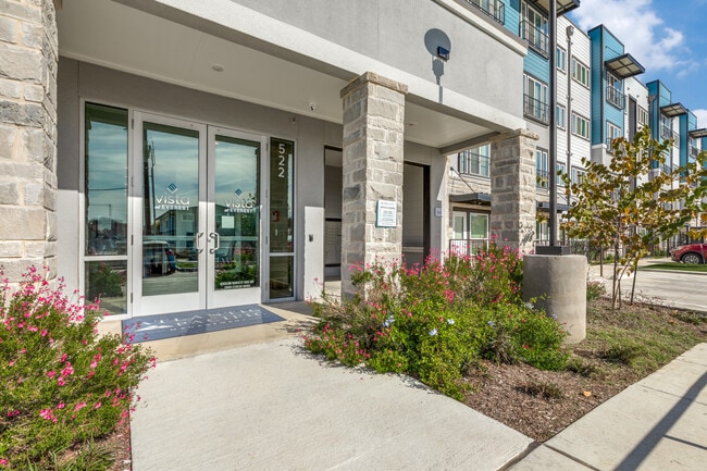 Building Photo - Vista at Everest