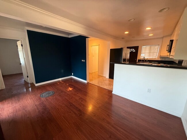 Building Photo - 1200 Laveta Terrace