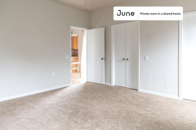 Building Photo - Room in Shared 5 bed/2 bath home