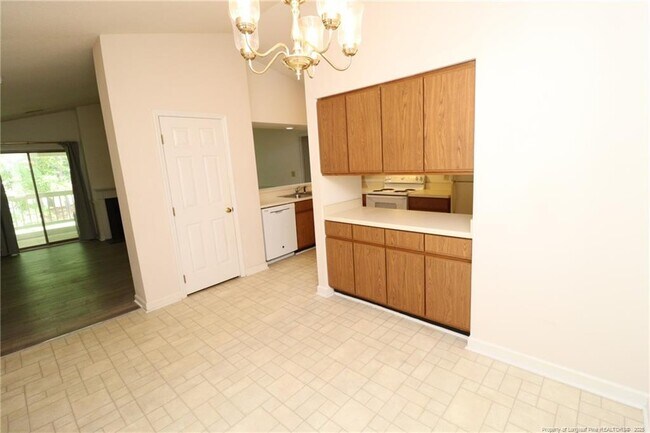 Foto del edificio - 6120 Sunpointe Dr