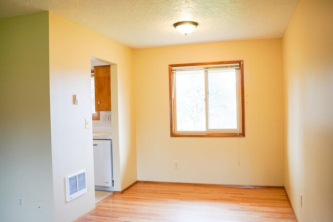 Building Photo - Sprawling 2-Story Mid-Century 4-Bed/2-Bath...