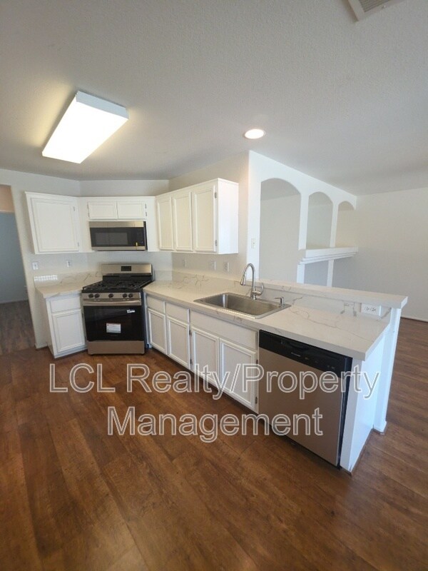 Building Photo - 26807 Mountain Glen Dr