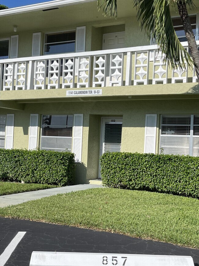 Building Photo - 1141 Calamondin Terrace