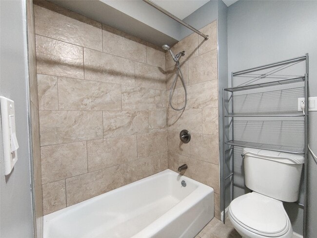Foto del edificio - 917-921-921 Violet Ave