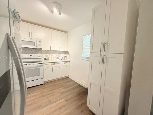 Building Photo - 1800 SW 81st Ave