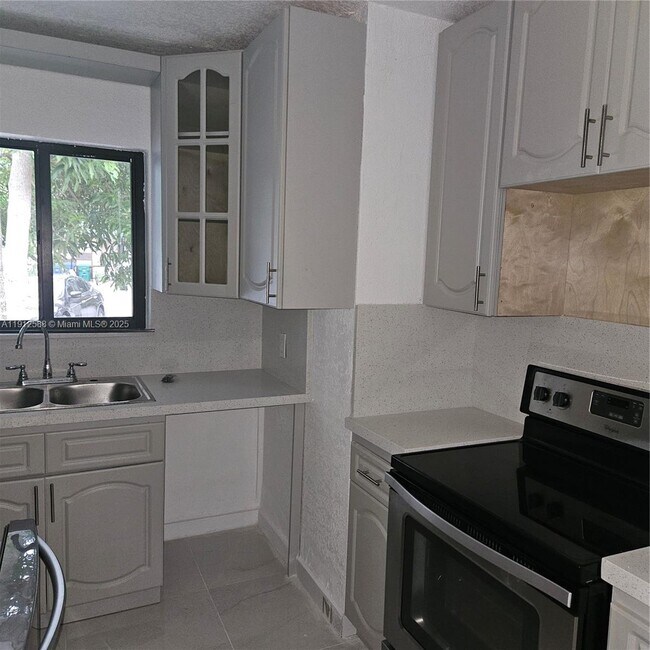 Foto del edificio - 14710 NE 5th Ct