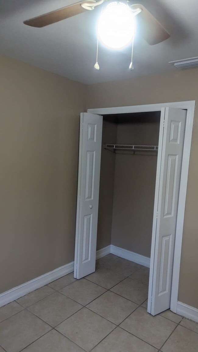 Building Photo - 513 Meadow Rd