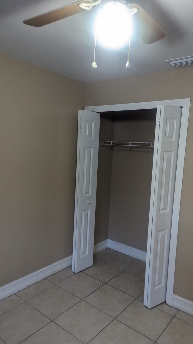 Foto del edificio - 513 Meadow Rd