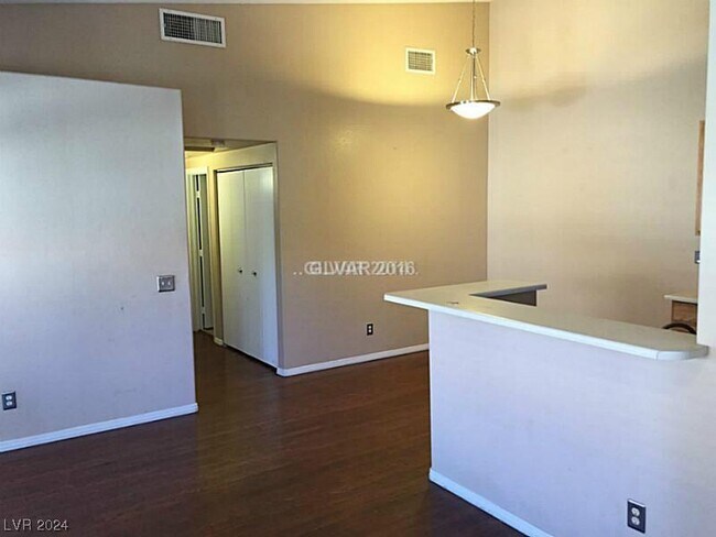 Foto del edificio - 7450 S Eastern Ave