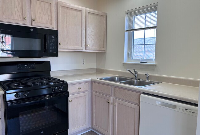 Cocina - 405 Blossom Dr