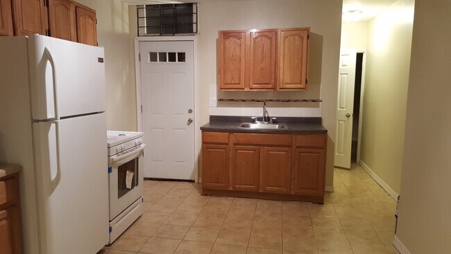 Kitchen - 49 Hill St