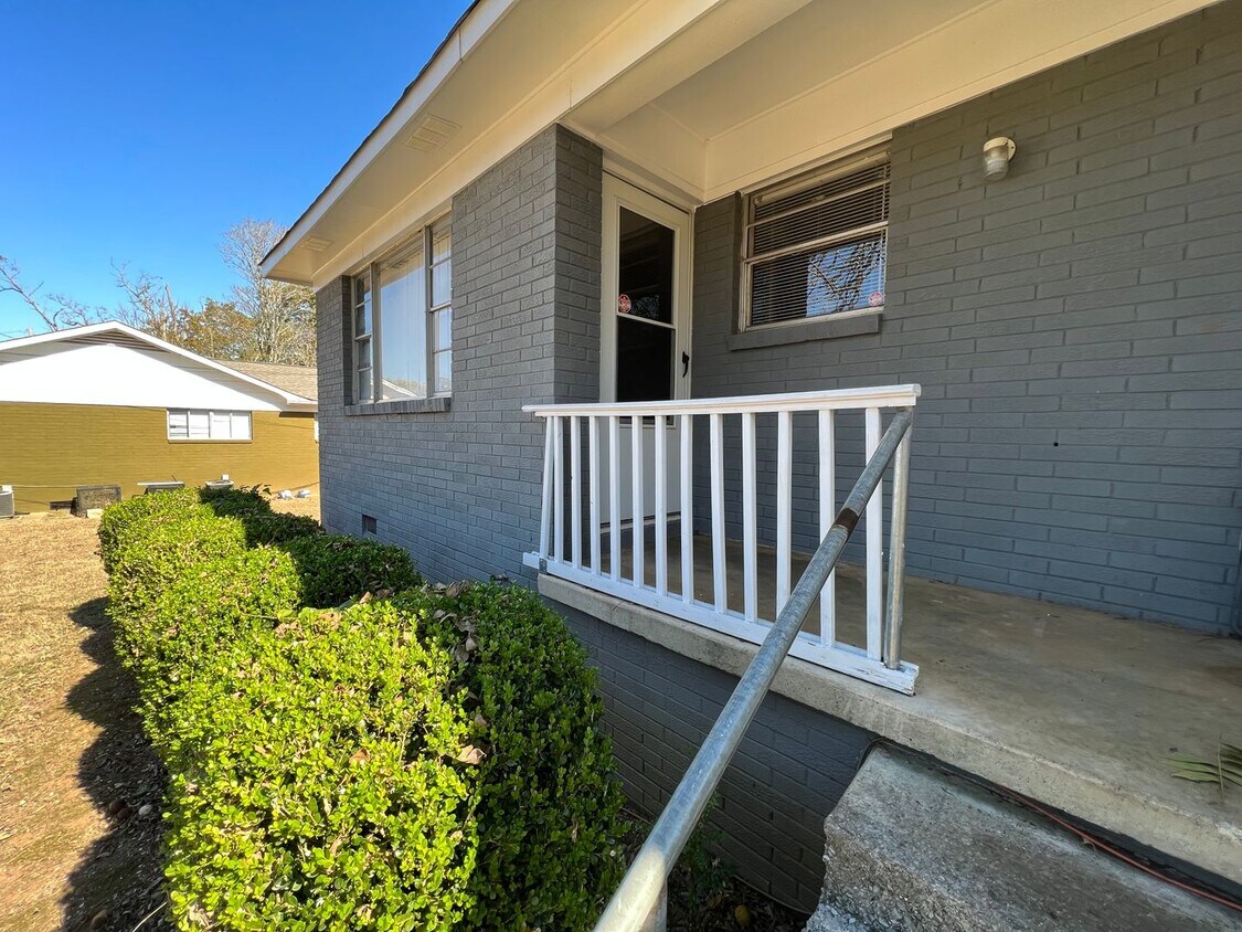 905 Stevens Ct NE Unit 4, Huntsville, AL 35801 Room for Rent in