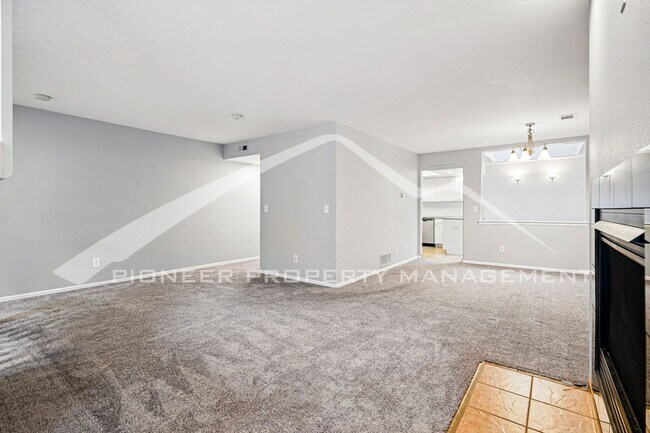 Foto del edificio - Spacious Townhouse with Washer/Dryer and C...