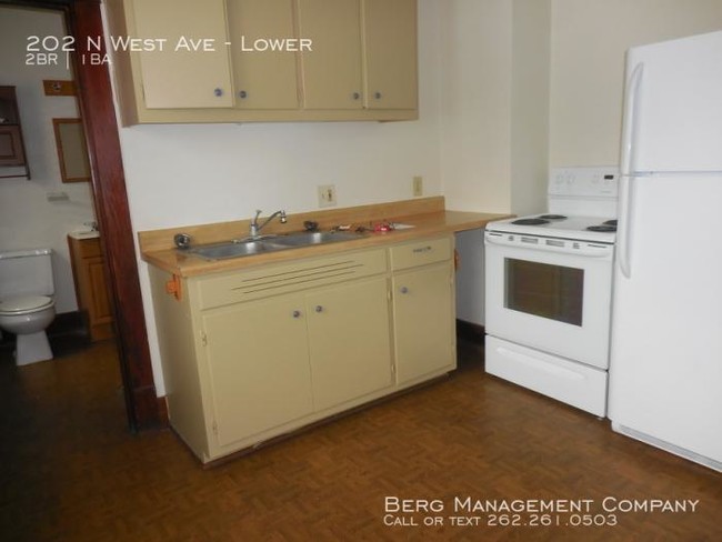 Building Photo - 2 bedroom in Waukesha WI 53186
