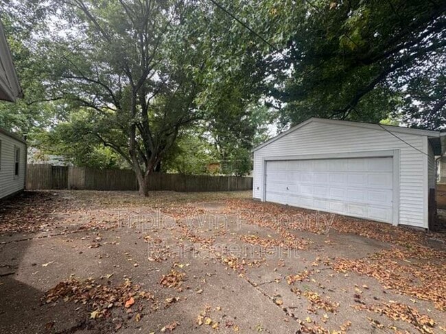 Building Photo - 9733 Dennis Dr