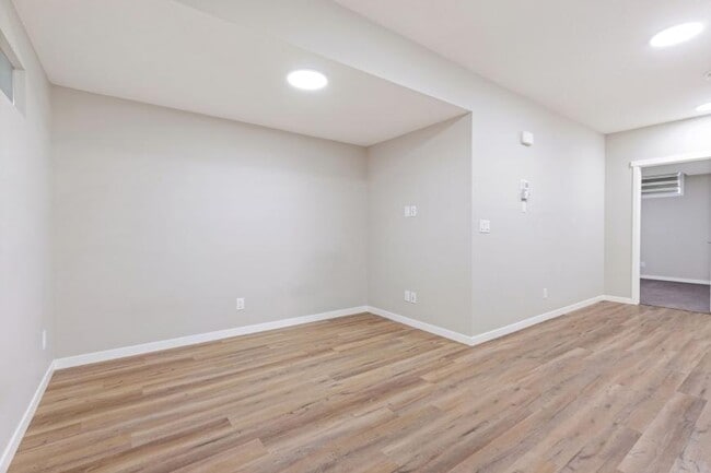 Building Photo - 2.0 bedroom in Calgary Alberta T3M 3M9