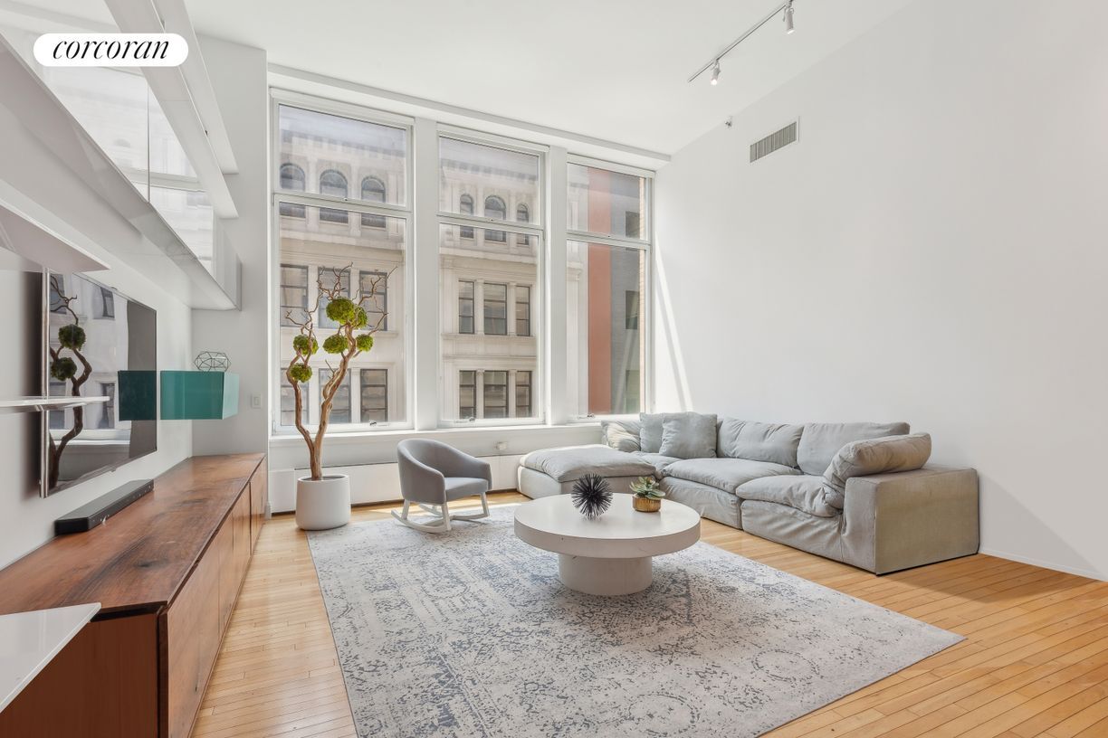 Primary Photo - 121 W 19th St