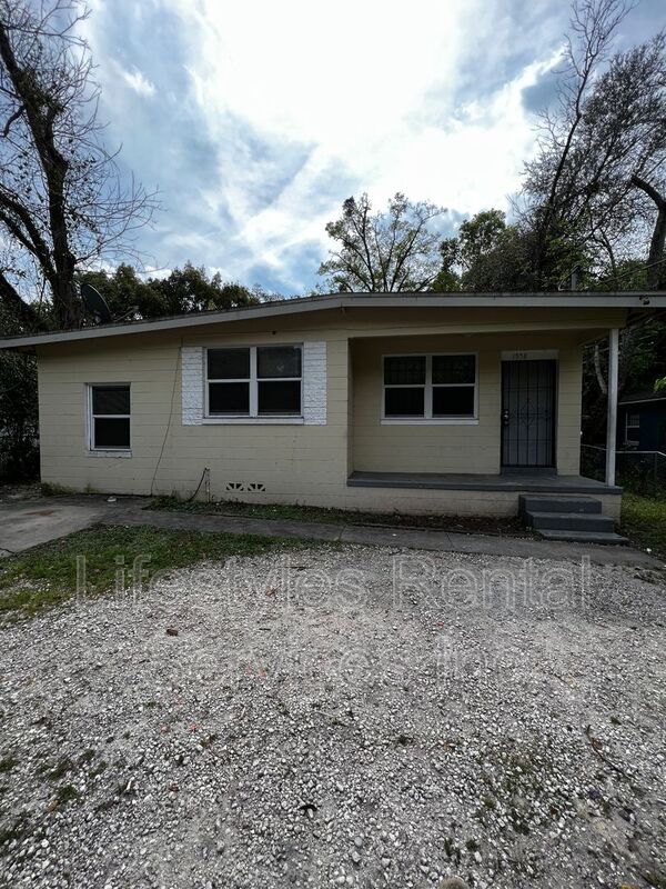 Primary Photo - 1558 W 31st St