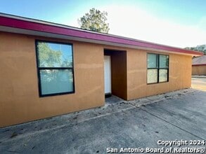 Building Photo - 1721 QUINTANA Rd