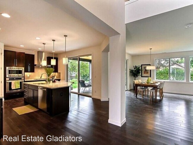 Building Photo - 5 br, 3.5 bath House - 652 17th Ave W
