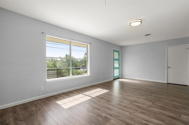 Building Photo - 11702 Oak Trail