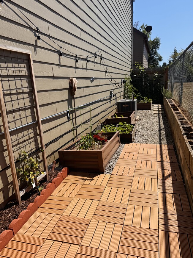 Newly redone side-yard. - 38438 Galway St