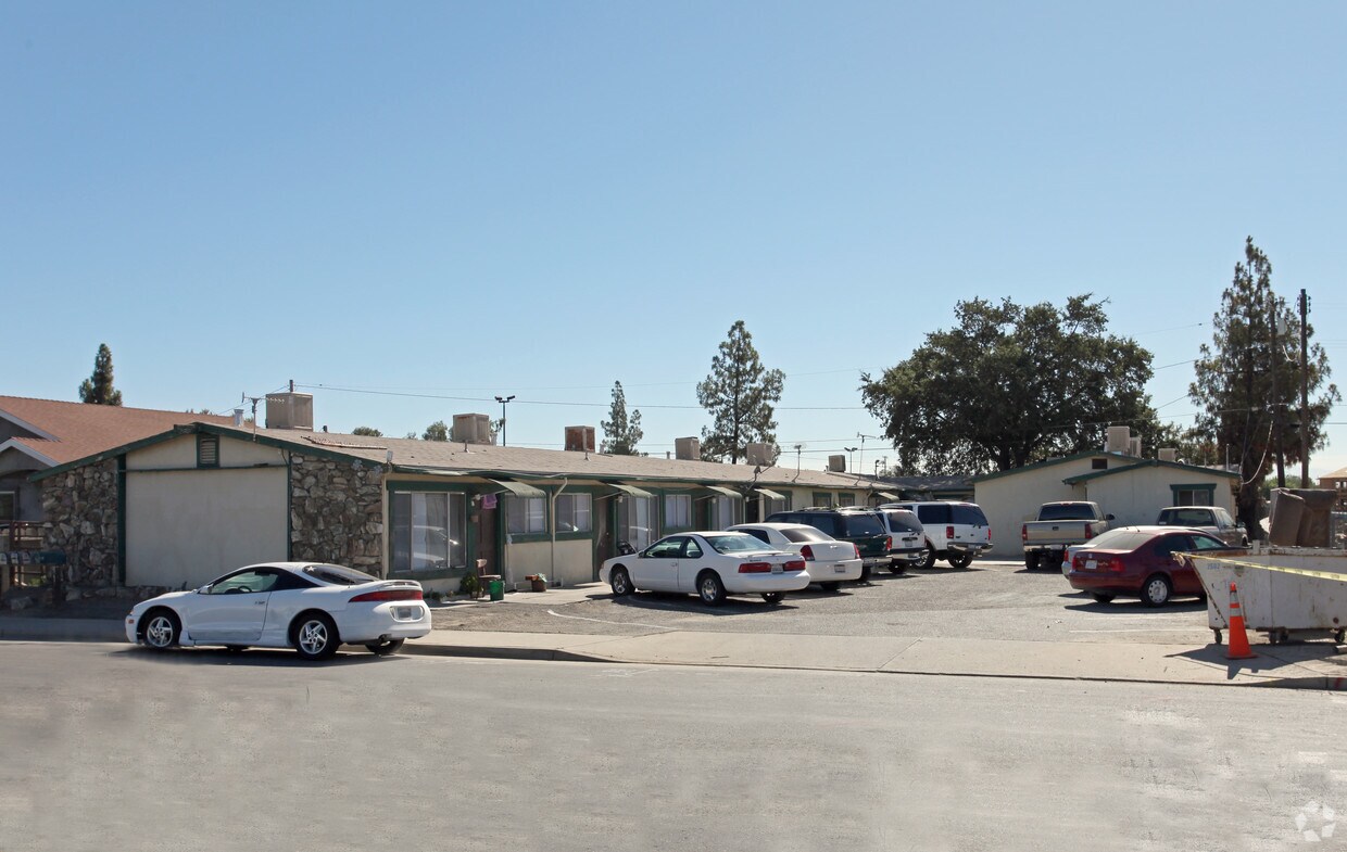 609 S 11th Ave, Hanford, CA 93230 Apartments in Hanford, CA