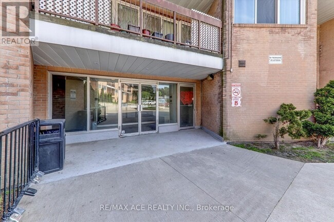 Building Photo - 100-2100 Mornelle Ct