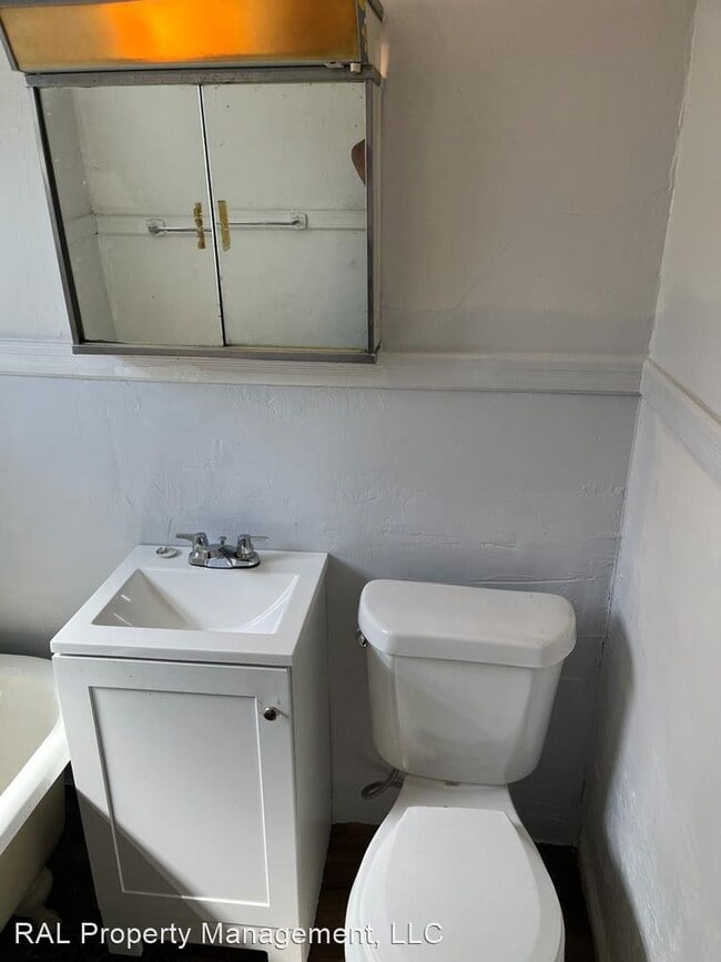 Building Photo - 3 br, 1 bath House - 12017 Forest Ave