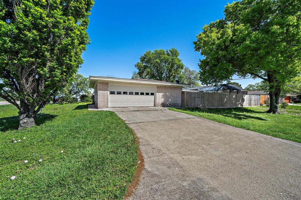 Foto principal - 1033 25th St N