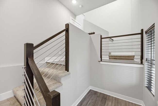 Foto del edificio - Stylish Midtown townhouse with stunning city views!