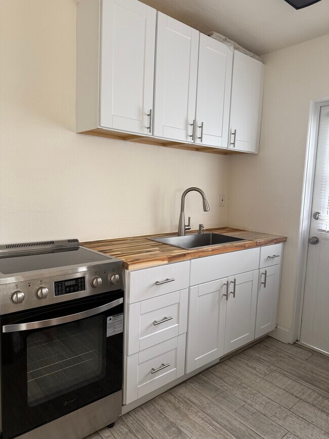 Foto del edificio - 11105 1st St E