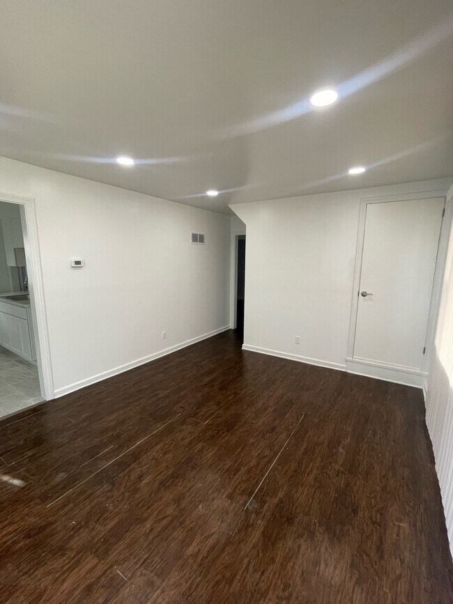 Building Photo - 1539 Wakefield Ave