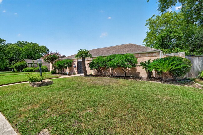 Foto del edificio - 6222 Creekbend Dr