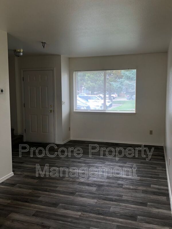 Building Photo - 1215 S Ivy St