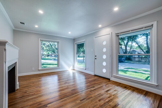 Foto del edificio - 5930 Penrose Ave