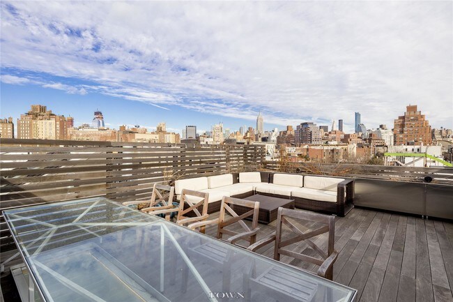 Building Photo - 369 Bleecker St