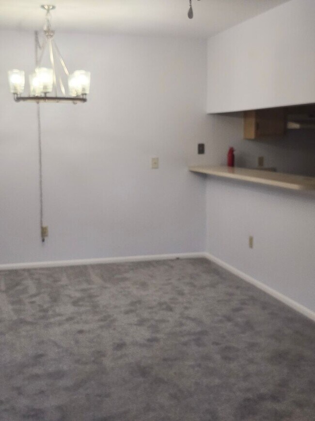 Building Photo - Oak Forrest 55 and older Condominium FOR RENT! ANNUAL-FIRST FLOOR