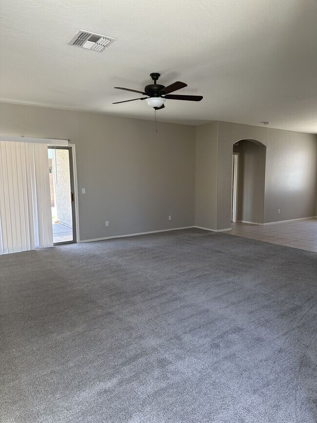 Foto del edificio - 4 bedroom in The Villages at QC!