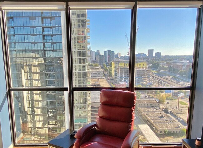 Floor to ceiling windows, voice-controlled blinds - 1280 W Peachtree St NW