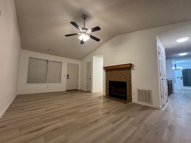 Building Photo - 1602 Parkview Pl