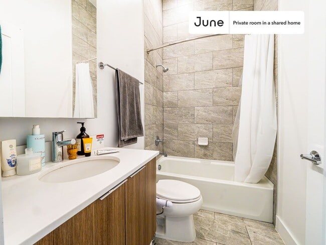 Foto del edificio - Room in Shared 2 bed/1 bath home