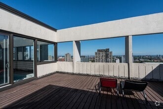 Building Photo - 1975 Maisonneuve Blvd W